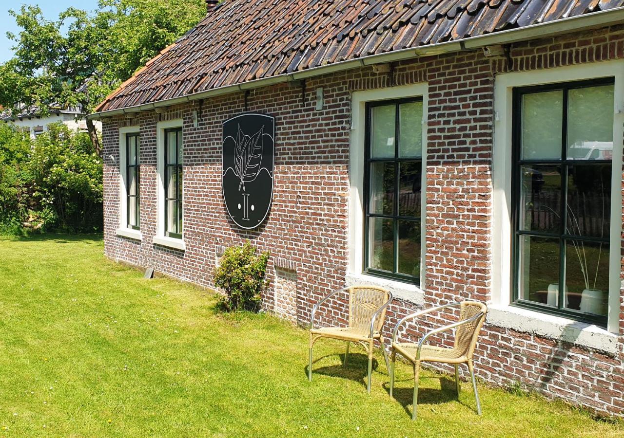 Fakansjehus Sfeervol Met Fijne Tuin Jirnsum Esterno foto