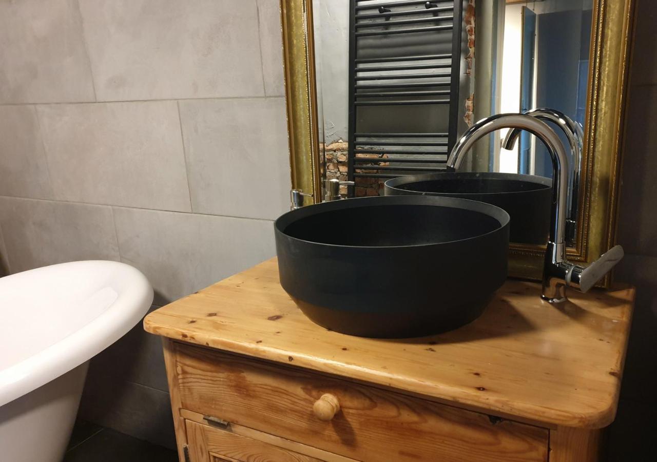 Fakansjehus Sfeervol Met Fijne Tuin Jirnsum Esterno foto